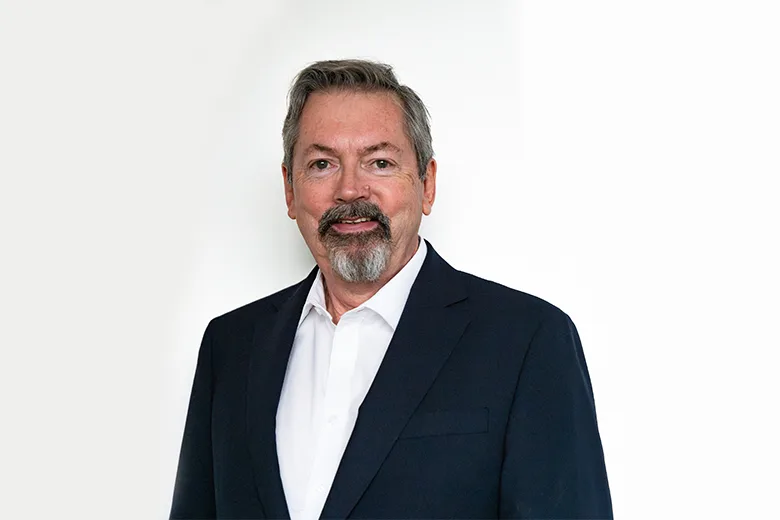Andrew Peters
